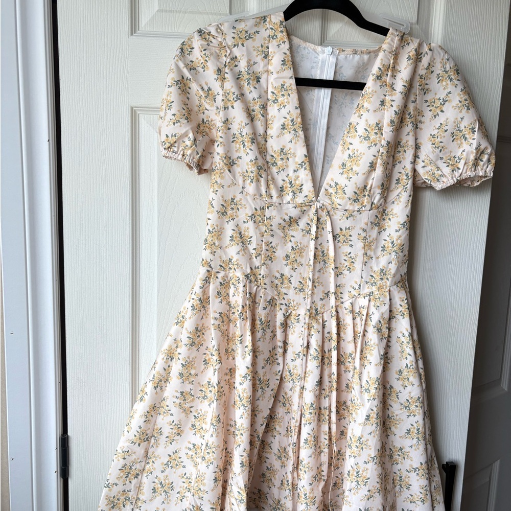 NWOT Floral V-Neck Mini Dress
